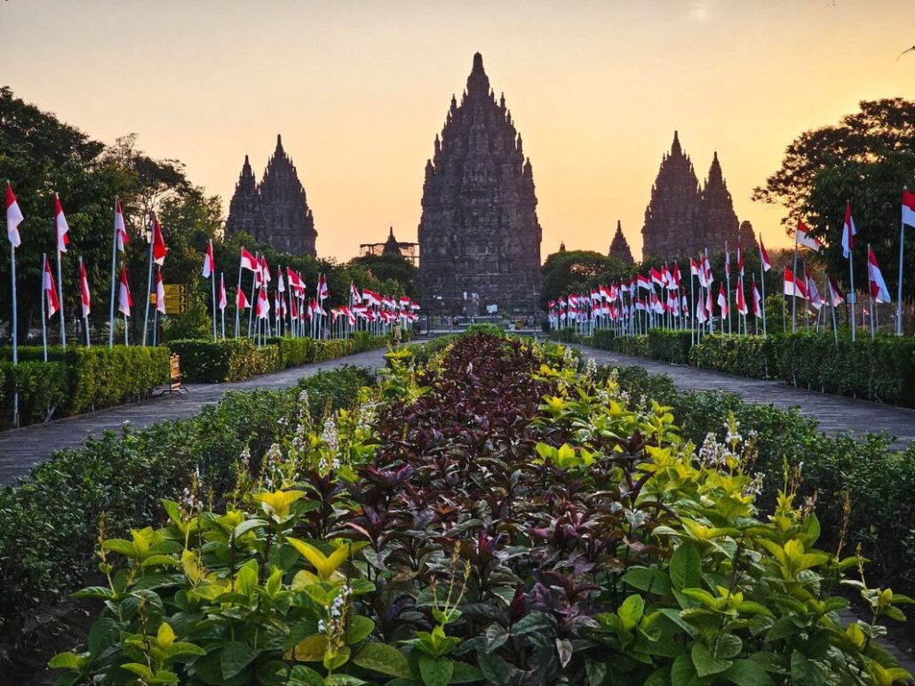 Borobudur e Prambanan templi indonesia