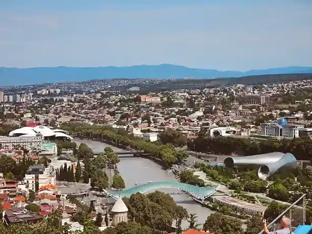 ponte della ace, cosa vedere a tbilisi in 3 giorni?