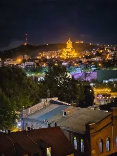 tbilisi di sera