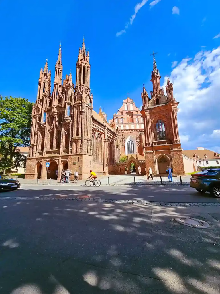 vilnius chiesa di sant anna cosa vedere a vilnius