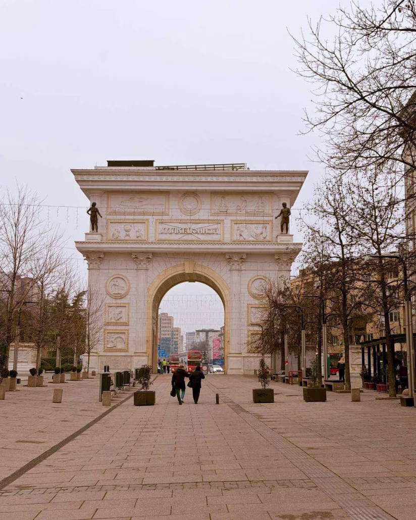 cosa vedere a skopje in un giorno Porta Macedonia