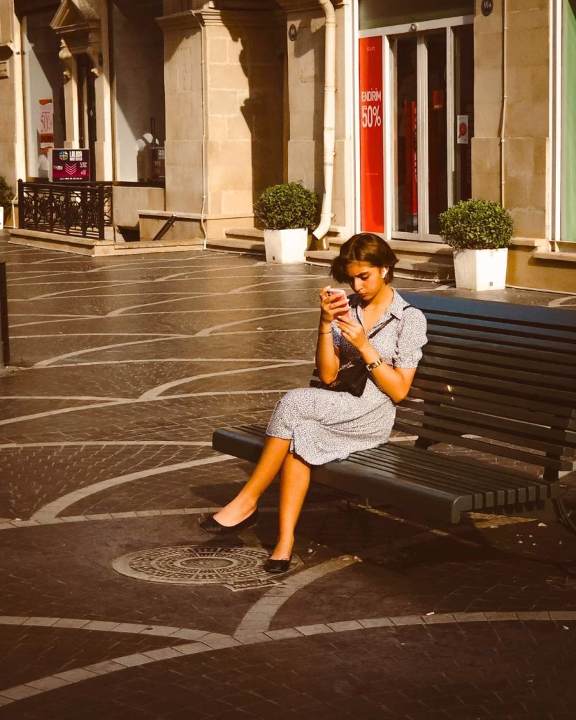 ragazza panchina baku